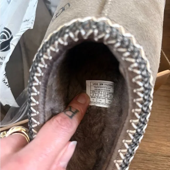 UGG Tazz Platform Slippers in Hickory (NWT/39) - Picture 7 of 8